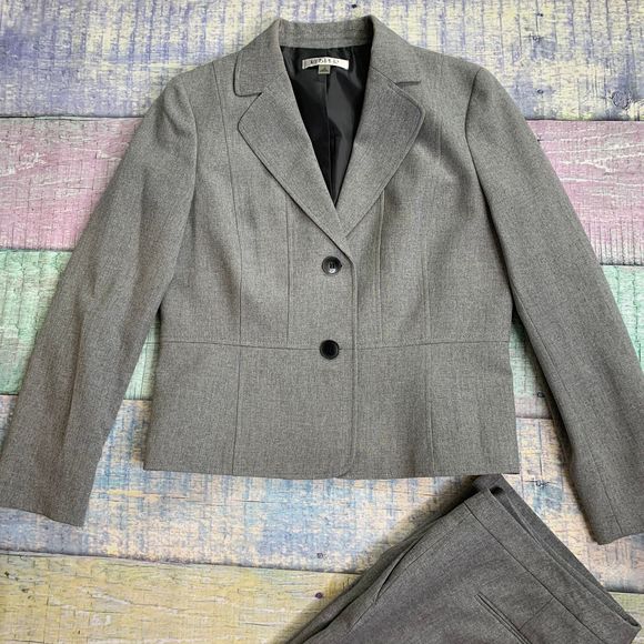 KASPER WOMAN'S SZ 12 PRE-OWNED GRAY  SUIT SET - Picture 3 of 12